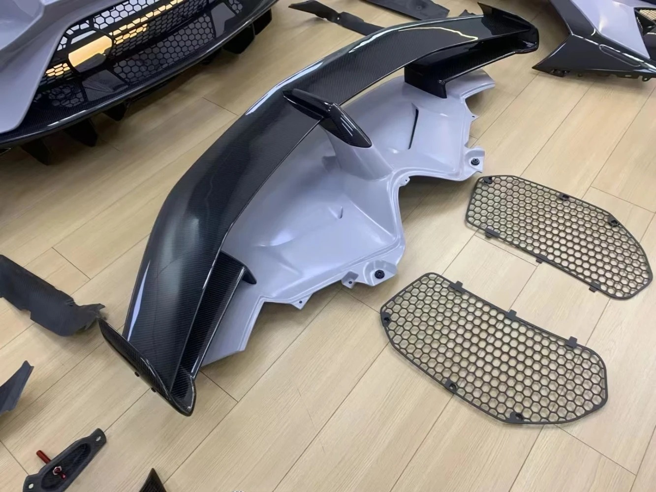 SVJ Style Spoiler Rear Wing High Quality Fast Delivery Dry Carbon Fiber Half Carbon Body Kits for Aventador